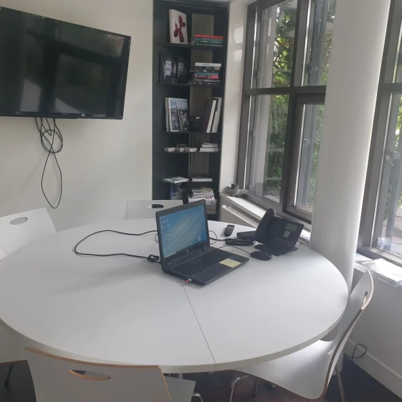Bureau privé 12 m² 2 postes Location bureau Rue Pierre Poli Issy-les-Moulineaux 92130 - photo 7