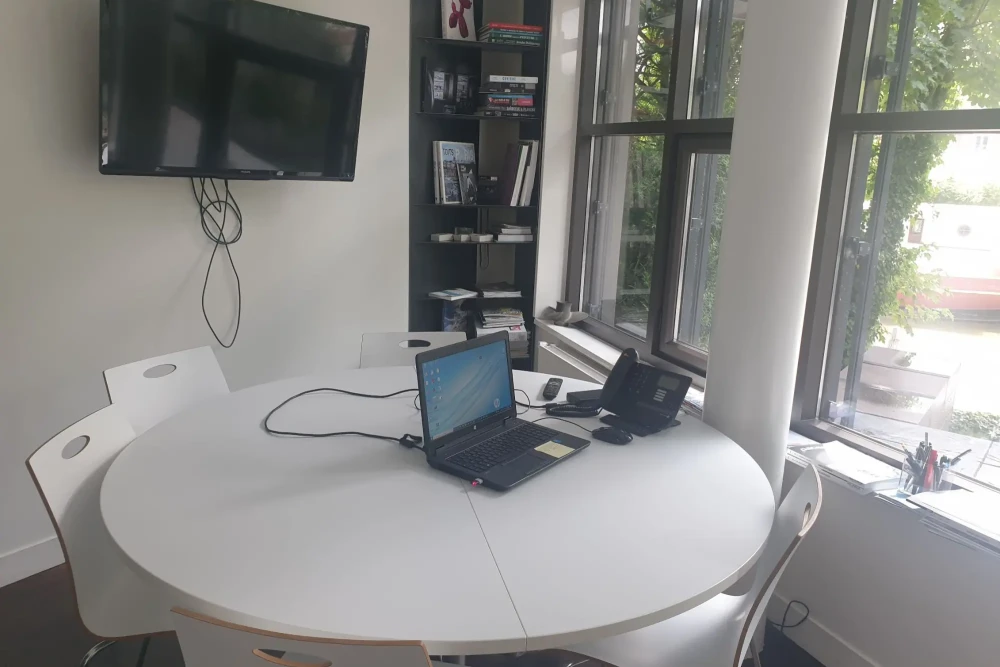 Bureau privé - 92130 - 2 postes - 1190€