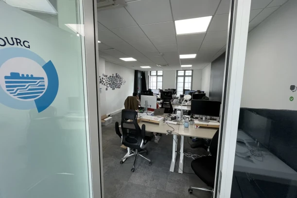 Open Space - 75012 - 9 postes - 420€