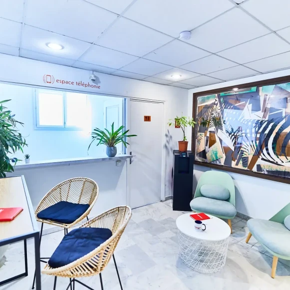 Bureau privé 12 m² 2 postes Location bureau Chemin de la Madrague-Ville Marseille 13002 - photo 3