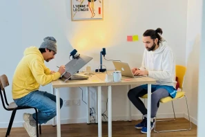 Open Space - 84000 - 8 postes - 180€