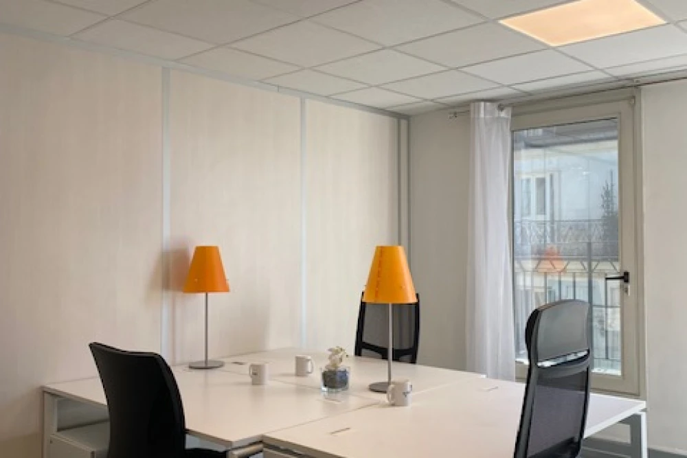 Bureau privé - 75010 - 3 postes - 2100€