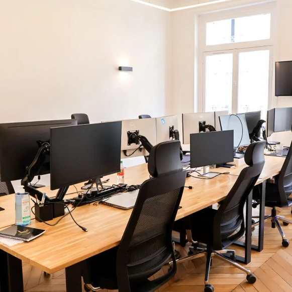 Bureau privé 27 m² 10 postes Location bureau Rue Fortuny Paris 75017 - photo 1