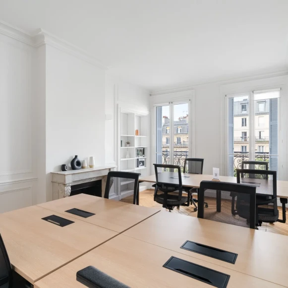 Espace indépendant 267 m² 40 postes Location bureau Avenue Carnot Paris 75017 - photo 1