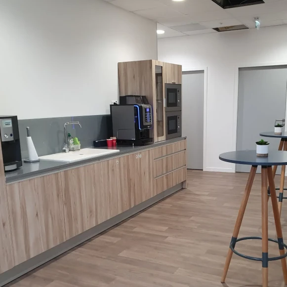 Bureau privé 23 m² 2 postes Coworking Rue du Camp Romain Milly-la-Forêt 91490 - photo 4