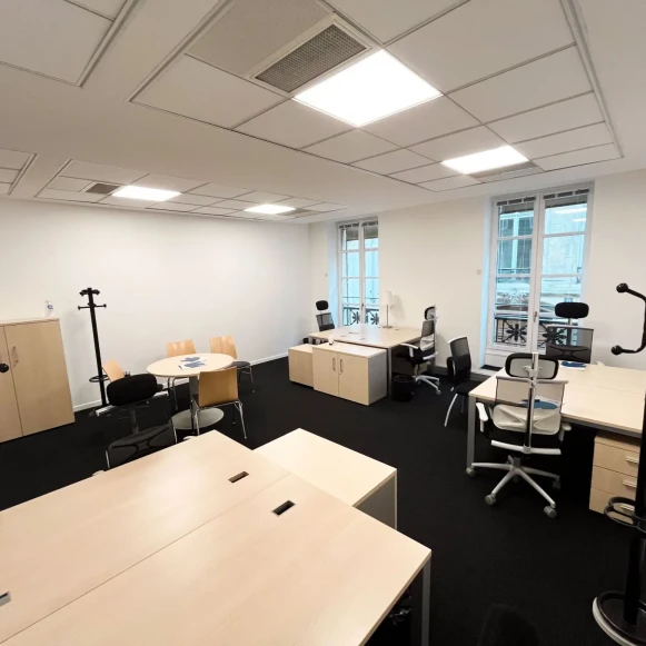 Bureau privé 36 m² 8 postes Coworking Rue Cambon Paris 75001 - photo 2