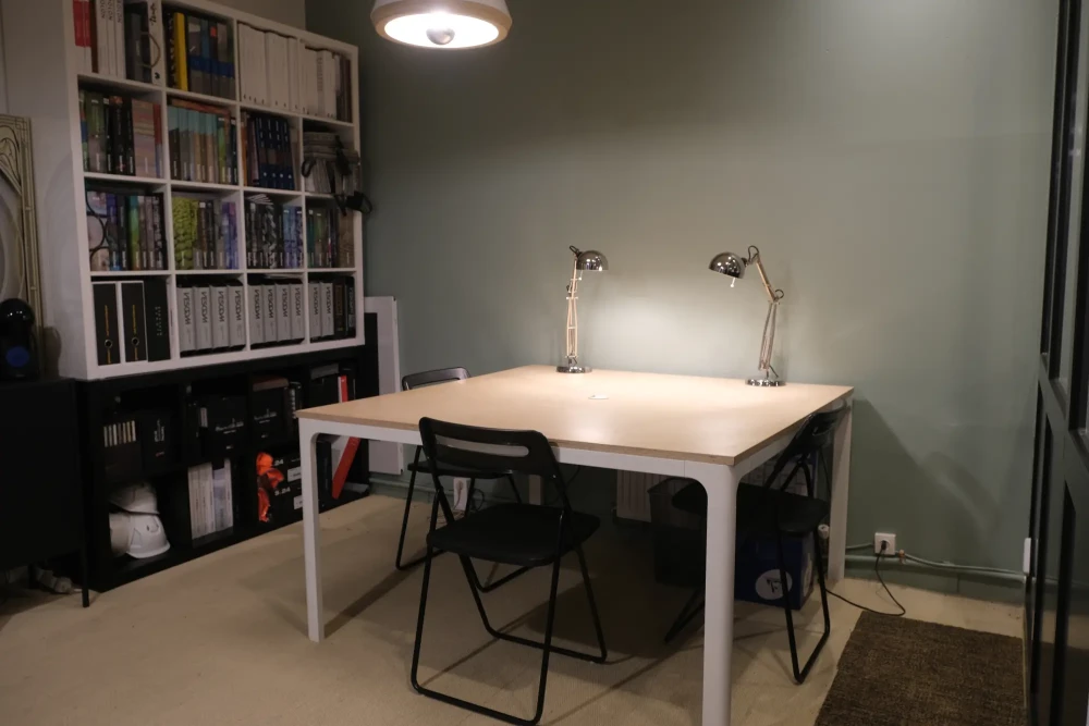 Bureau privé - 75011 - 3 postes - 1200€