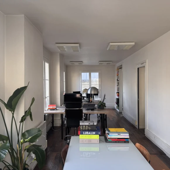 Bureau privé 20 m² 4 postes Location bureau Rue Saint Denis Paris 75002 - photo 1