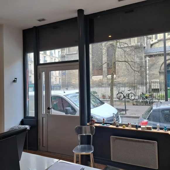 Open Space  1 poste Location bureau Rue Deguerry Paris 75011 - photo 1