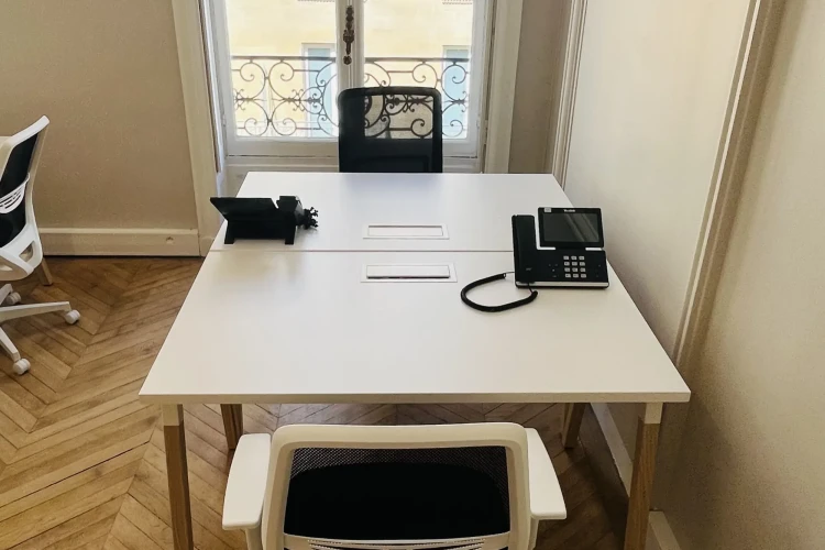 Bureau privé - 75008 - 13 postes - 6000€