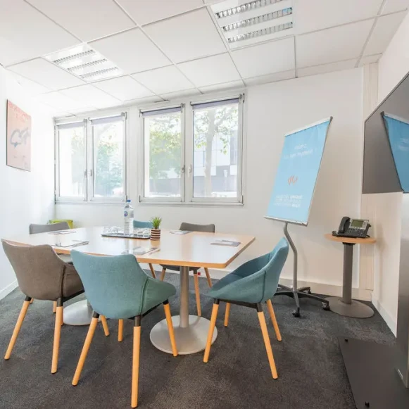 Bureau privé 11 m² 2 postes Coworking Avenue Victor Hugo Boulogne-Billancourt 92100 - photo 1