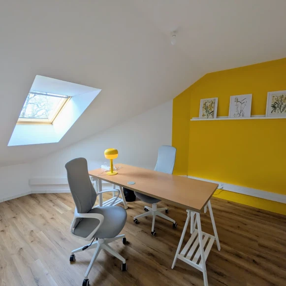 Bureau privé 15 m² 2 postes Coworking Rue de la Loire Sainte-Luce-sur-Loire 44980 - photo 2