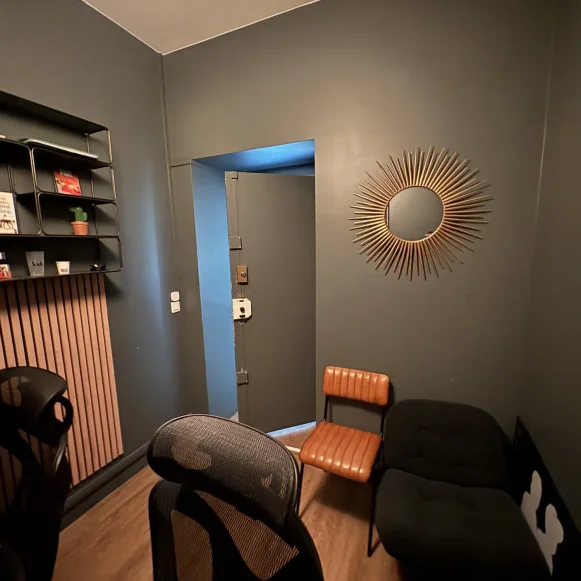 Espace indépendant 5 m² 2 postes Location bureau Rue Saint-Antoine Paris 75004 - photo 5