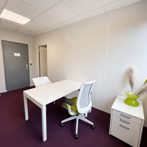 Bureau privé 22 m² 4 postes Coworking Avenue Maréchal Foch Dijon 21000 - photo 1