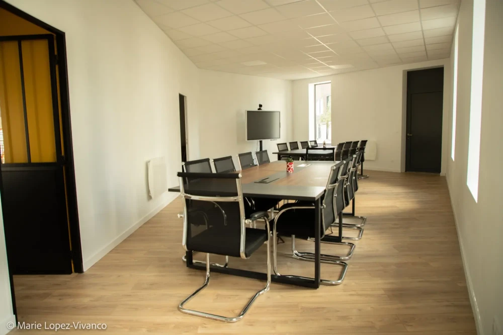 Open Space - 93000 - 16 postes - 150€