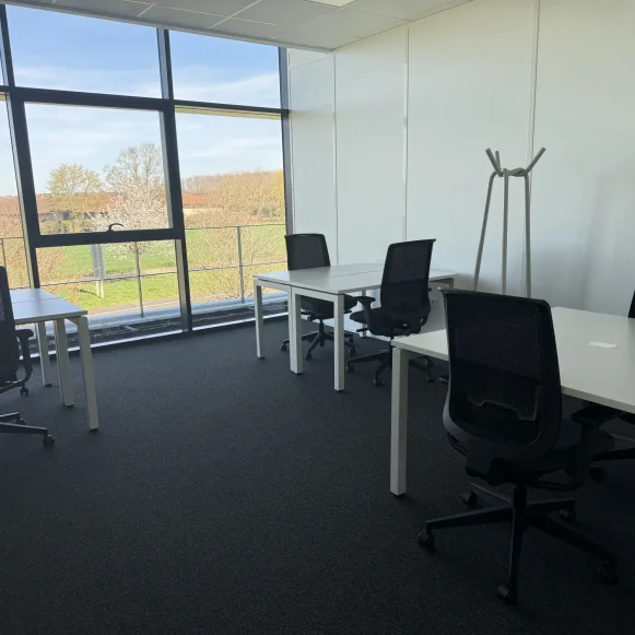 Bureau privé 21 m² 6 postes Coworking Avenue François Pignier Bourg-en-Bresse 01000 - photo 1