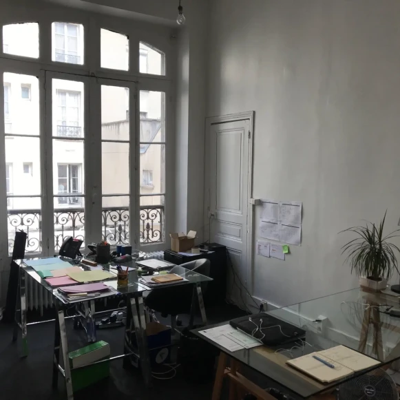 Bureau privé 30 m² 6 postes Location bureau Rue Myrha Paris 75018 - photo 3