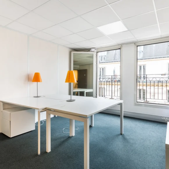 Bureau privé 14 m² 3 postes Coworking Rue des Petits Hôtels Paris 75010 - photo 4