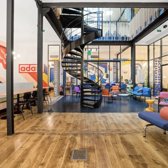 Bureau privé 250 m² 35 postes Coworking Rue du Faubourg Saint-Martin Paris 75010 - photo 1
