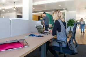 Open Space - 06200 - 6 postes - 330€