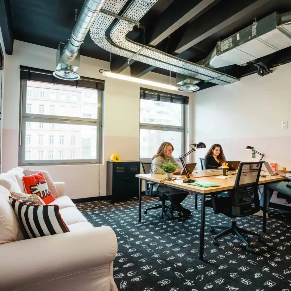 Bureau privé 17 m² 4 postes Location bureau Cours Lafayette  -3E-Arrondissement Lyon 69003 - photo 1