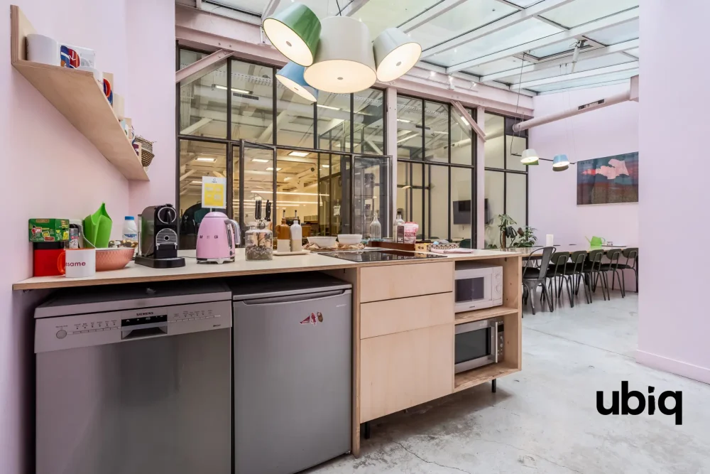 Espace indépendant - 75020 - 32 postes - 8300€