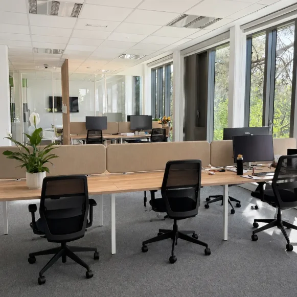 Open Space  16 postes Location bureau Rue Jacques Brel Saint-Herblain 44800 - photo 1