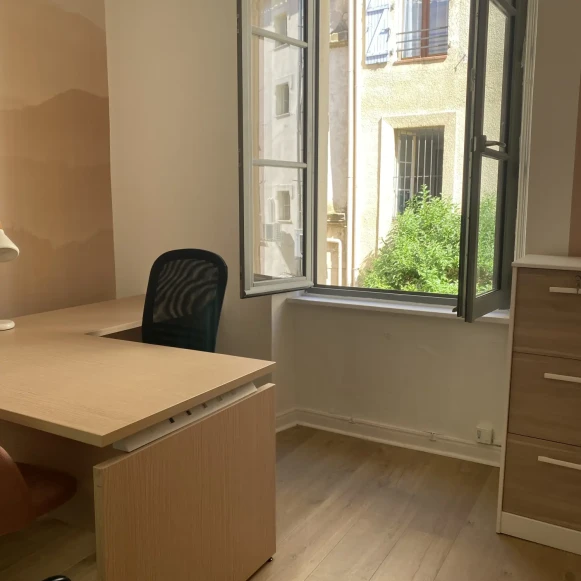 Bureau privé 9 m² 2 postes Location bureau Cours de la République Narbonne 11100 - photo 4