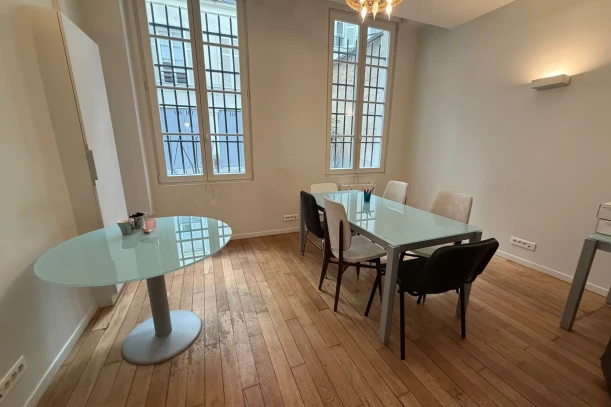 Bureau privé - 75001 - 2 postes - 900€