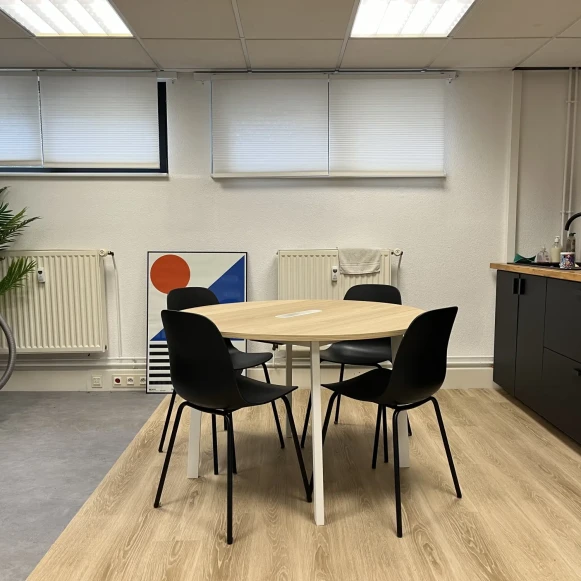 Bureau privé 25 m² 6 postes Coworking Rue du Parc Oberhausbergen 67205 - photo 2