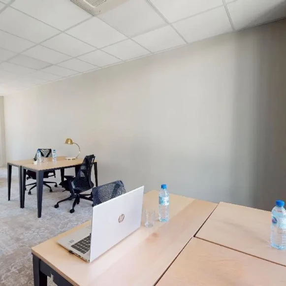 Bureau privé 23 m² 7 postes Coworking Rue Saint-Etienne Lille 59800 - photo 2