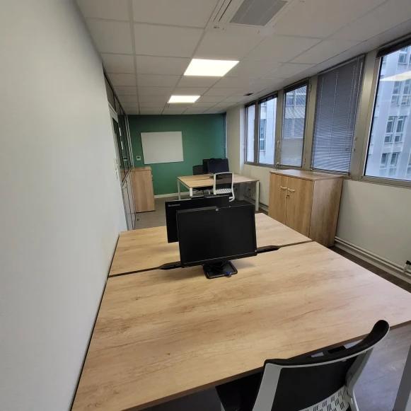 Bureau privé 25 m² 4 postes Location bureau Rue Albert Dennery Tours 37000 - photo 1