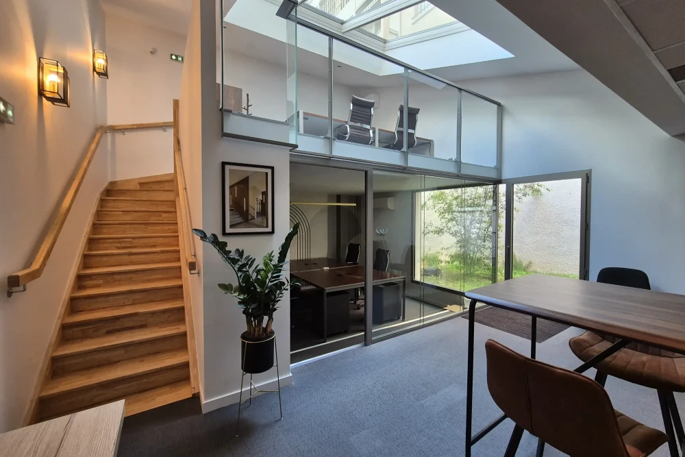 Espace indépendant - 69003 - 14 postes - 3000€