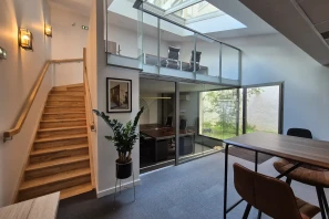 Espace indépendant - 69003 - 14 postes - 3000€
