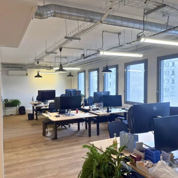 Espace indépendant 550 m² 46 postes Coworking Quai de Valmy Paris 75010 - photo 2
