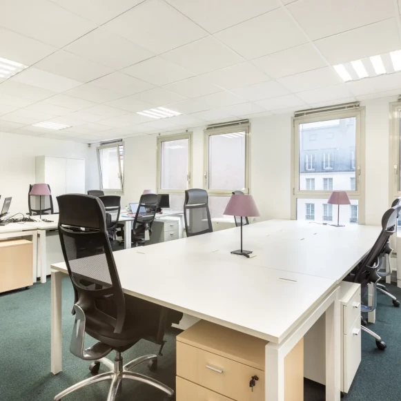 Bureau privé 41 m² 10 postes Location bureau Rue des Petits Hôtels Paris 75010 - photo 1