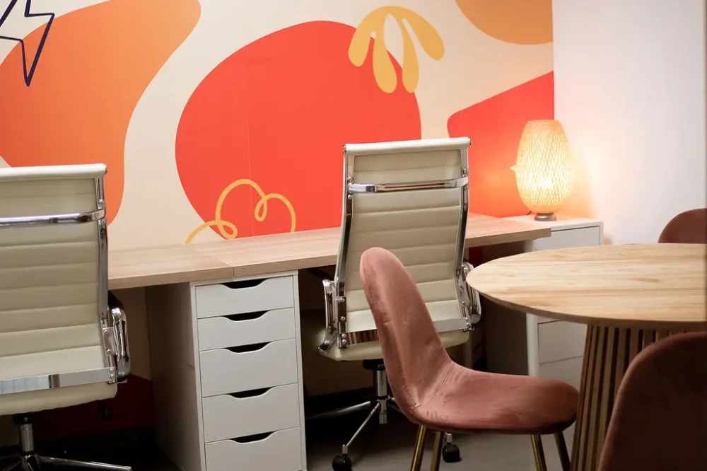 Open Space - 38000 - 15 postes - 200€