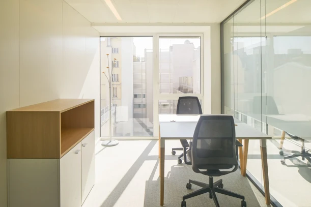 Bureau privé - 75008 - 2 postes - 1440€