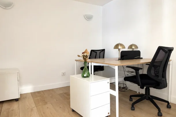 Bureau privé - 75010 - 2 postes - 900€