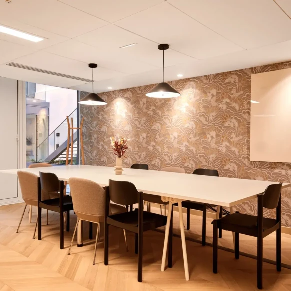 Bureau privé 17 m² 6 postes Coworking Rue de Magdebourg Paris 75016 - photo 1