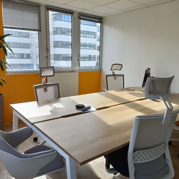 Bureau privé 18 m² 4 postes Coworking Rue Albert Dennery Tours 37000 - photo 3