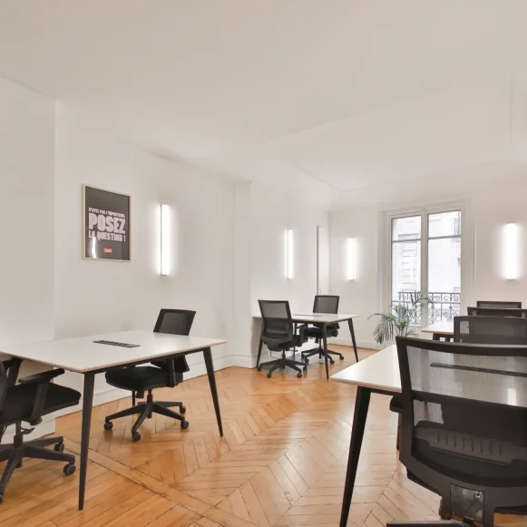 Bureau privé 26 m² 8 postes Location bureau Rue de Mogador Paris 75009 - photo 1