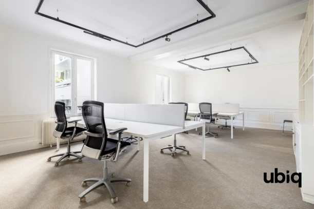 Bureau privé - 75011 - 8 postes - 3887€
