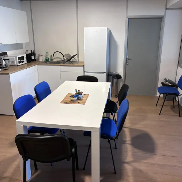 Open Space  5 postes Coworking Avenue Joannès Masset Lyon 69009 - photo 7