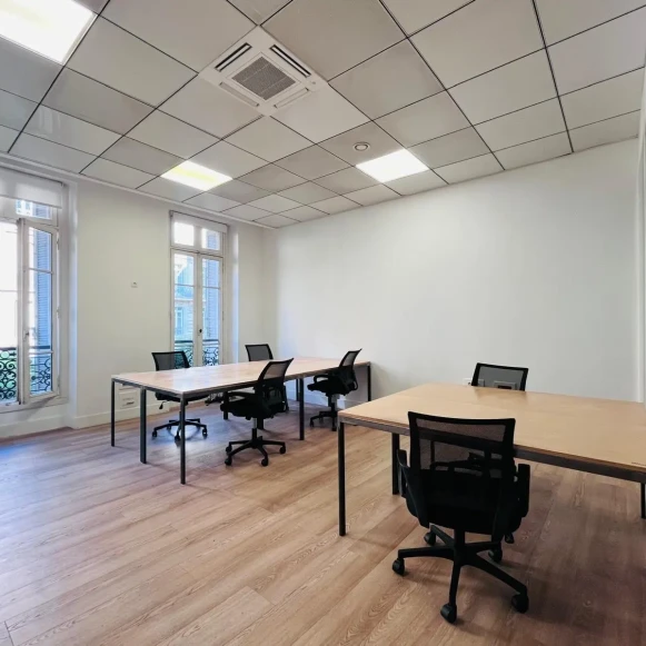 Bureau privé 25 m² 6 postes Coworking Rue de la République Marseille 13001 - photo 1