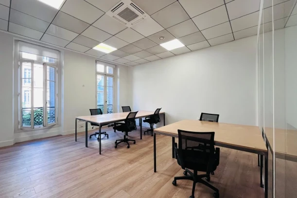 Bureau privé - 13001 - 6 postes - 2340€