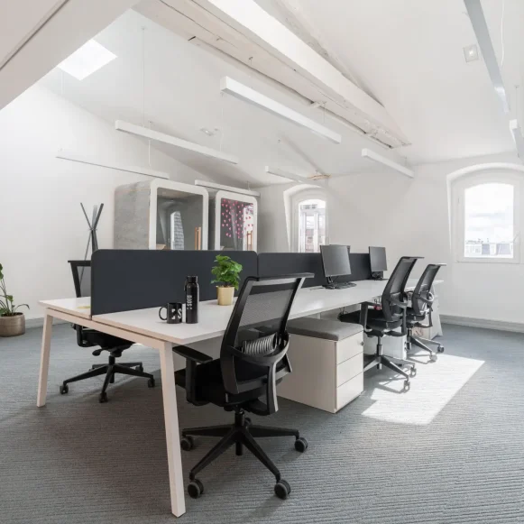 Espace indépendant 350 m² 42 postes Location bureau Rue de Calais Paris 75009 - photo 1