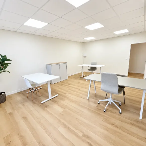Bureau privé 29 m² 4 postes Location bureau Rue de Toufflers Lys-lez-Lannoy 59390 - photo 3