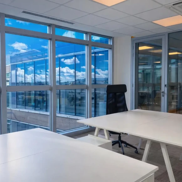 Espace indépendant 25 m² 4 postes Location bureau Avenue Bertie Albrecht Paris 75008 - photo 2