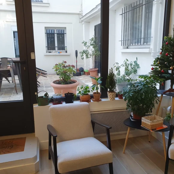 Bureau privé 13 m² 4 postes Location bureau Rue Saint-Lazare Paris 75009 - photo 1